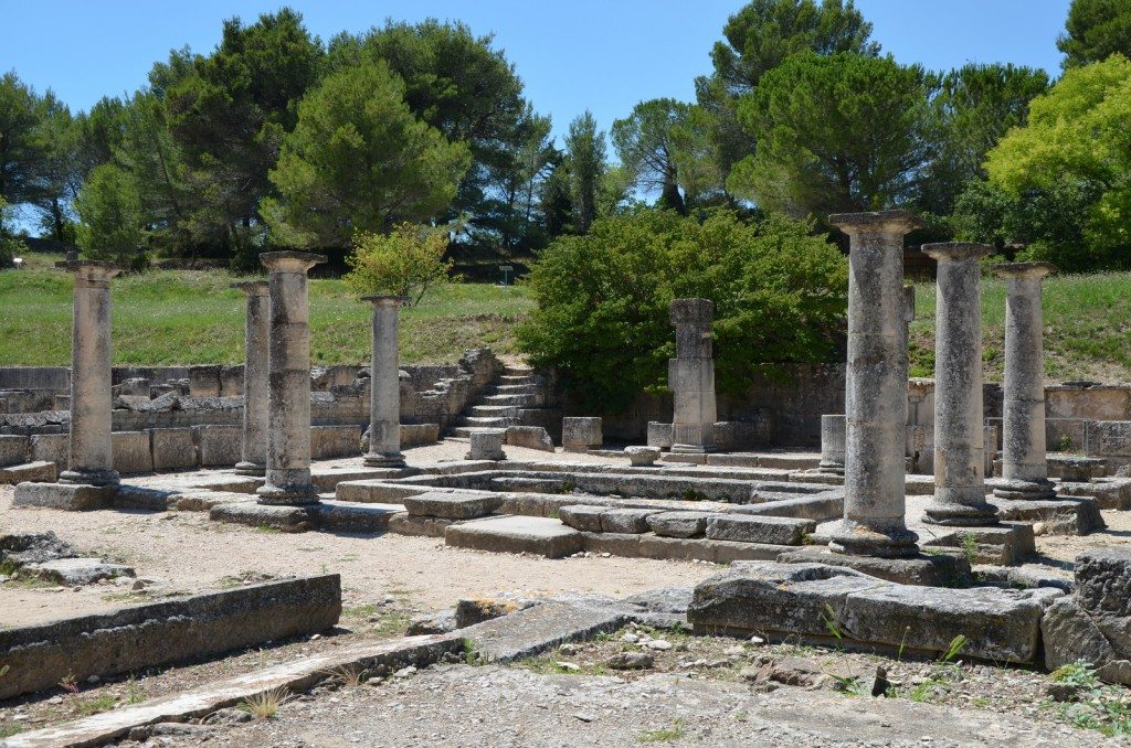 The House of the Antae, a Hellenistic-style residence with rooms laid out around a courtyard with a pool, Glanum © Carole Raddato