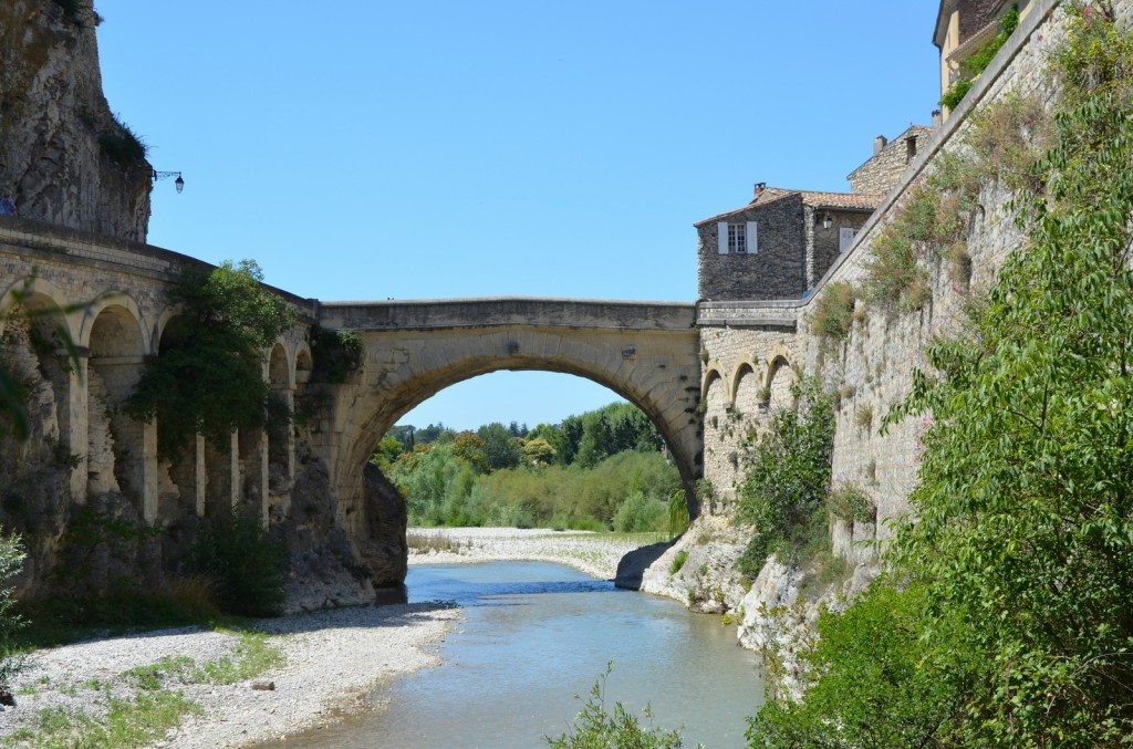 The 1st century CE Roman bridge at Vaison-la-Romaine © Carole Raddato